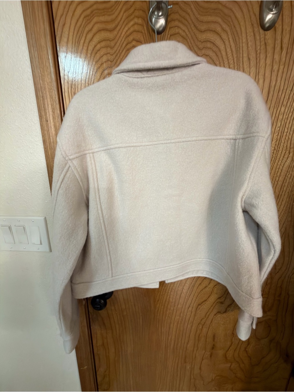 Quince 100% Merino Wool Cropped
Shirt Jacket | Large - Picture 4 of 5
